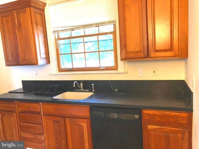 Building Photo - 4843 Butterworth Pl NW