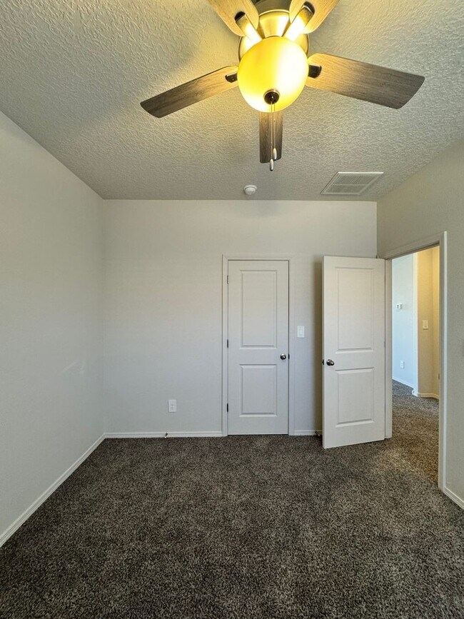 Building Photo - 771 Prairie Sage Ct SW