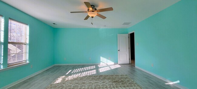 Building Photo - Large 4 bedroom 3 1/2 bath home that backs up to the 15th green in Magnolia Green.