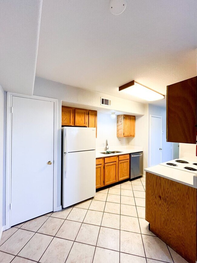 Building Photo - 2302 Wales Cir