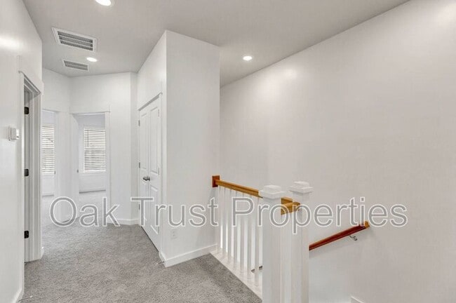 Building Photo - 236 Somerset Acrs Dr