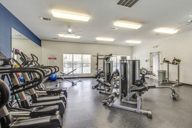 Building Photo - Awesome 2BE/2.5BA in the Pristine Park at ...