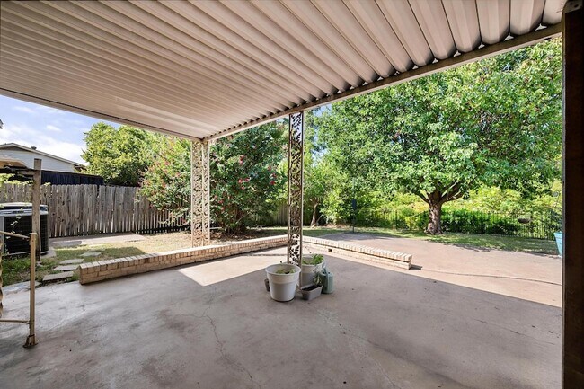 Building Photo - 8351 Lullwater Dr
