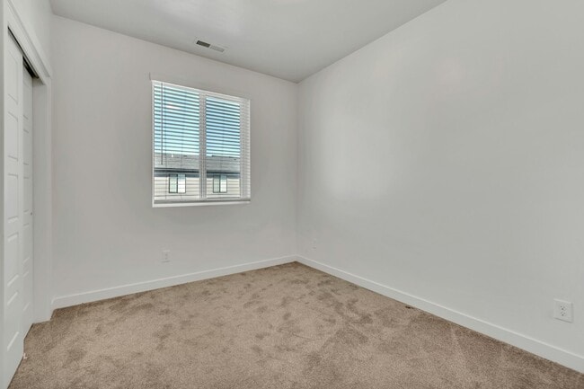 Building Photo - 501 1080 W