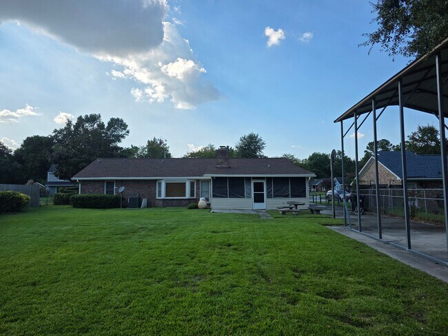 Building Photo - 209 Arrowhead Dr
