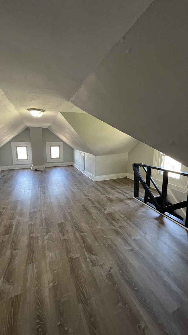 Building Photo - Spacious 4-Bedroom Home with 2 Full Bathrooms – Section 8 Approved and Ready for Move-In!