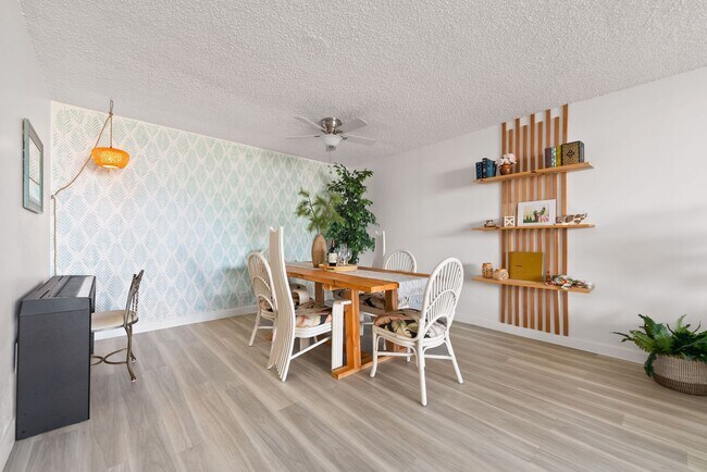 Building Photo - Kakaako Royal Court 2 Bedroom 2 Bathroom 1...