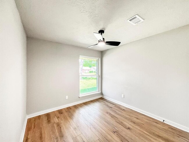 Building Photo - 23207 Naples Dr