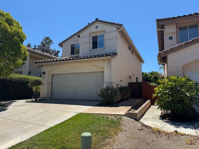 Building Photo - Rent a Beautiful Home Backing the Golf Cou...
