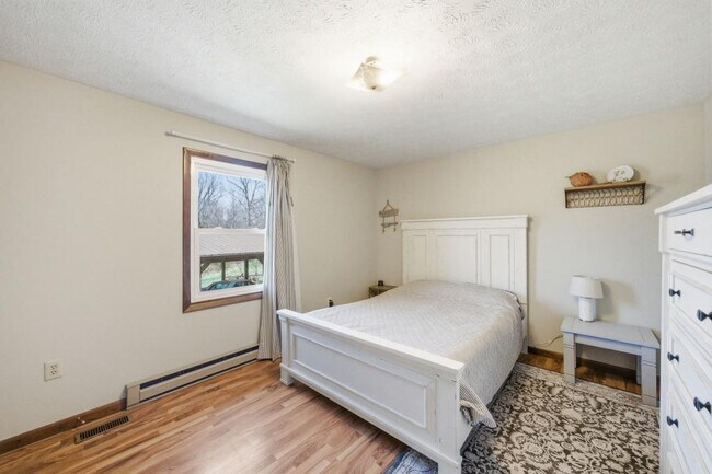 Building Photo - 392 Minga Rd