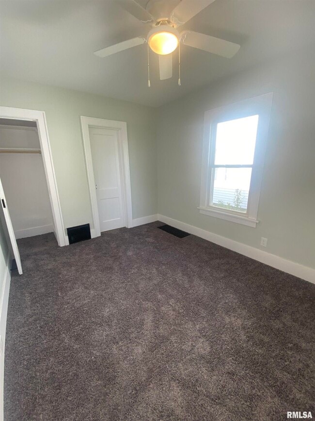 Building Photo - 1131 E Garfield St