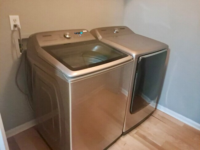 Building Photo - 6054 Lights Ferry Rd