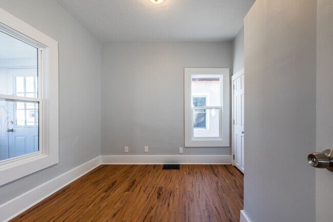 Building Photo - Adorable 1 Bed 1 Bath House with Detached Garage