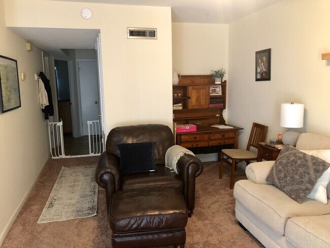 Building Photo - 205 John M Long Dr