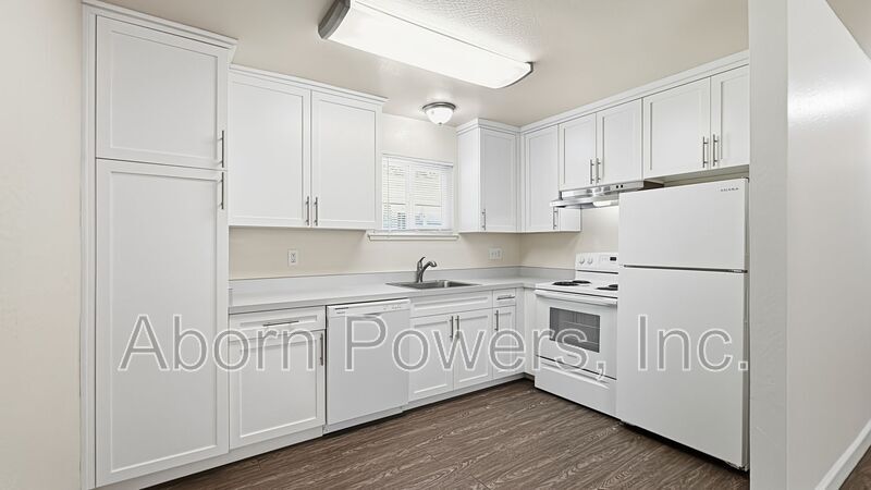 Building Photo - 2760 Coloma St