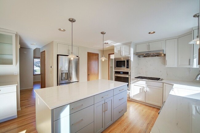 Building Photo - 4Bd/2.5Ba Renton House