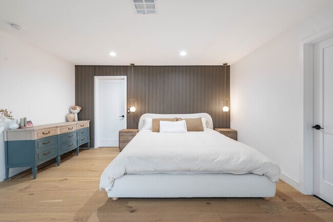 Building Photo - 3541 Multiview Dr