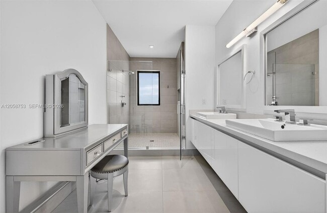 Building Photo - 16709 Botaniko Dr N
