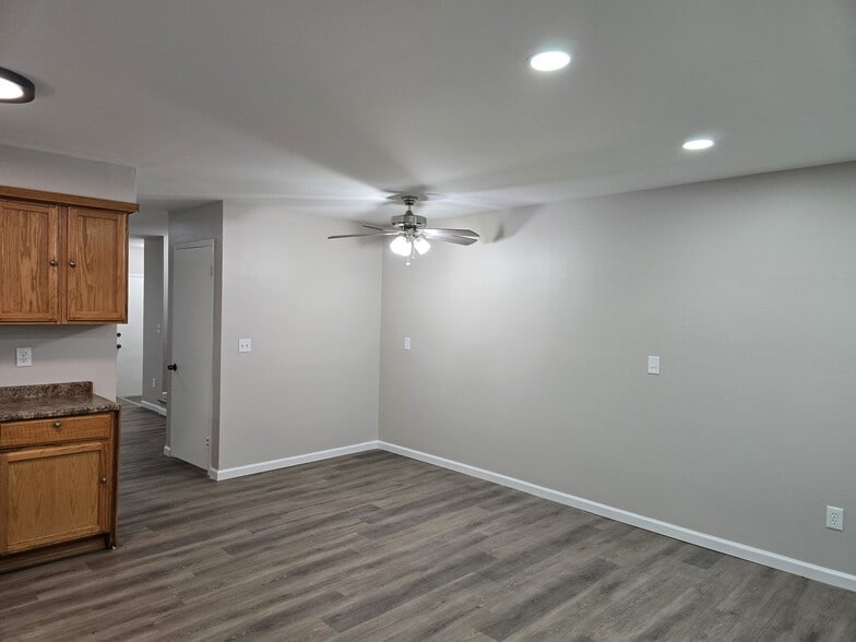 Building Photo - 38177 Jamestown Dr