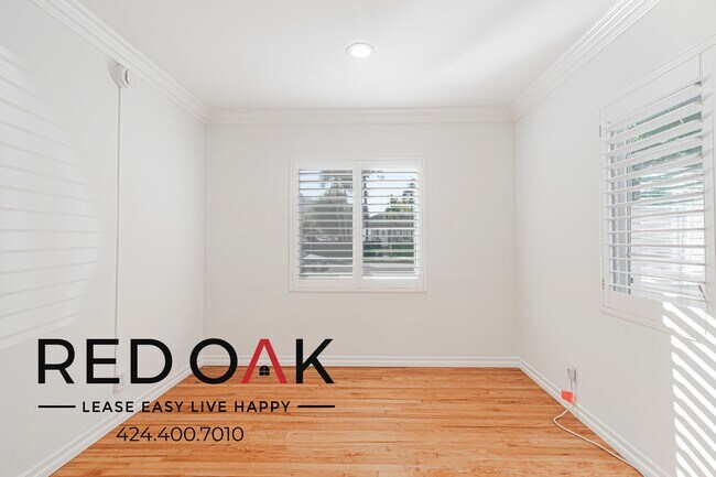 Building Photo - 14619 Moorpark St