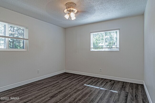 Building Photo - 580 N 9th Dr
