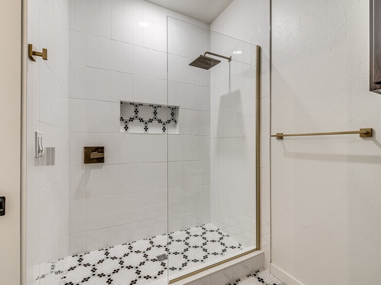 Building Photo - 3215 N Francis Ave