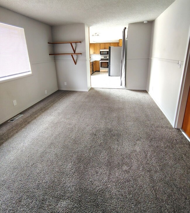 Building Photo - ******* FANTASTIC RAMBLER in friendly neig...