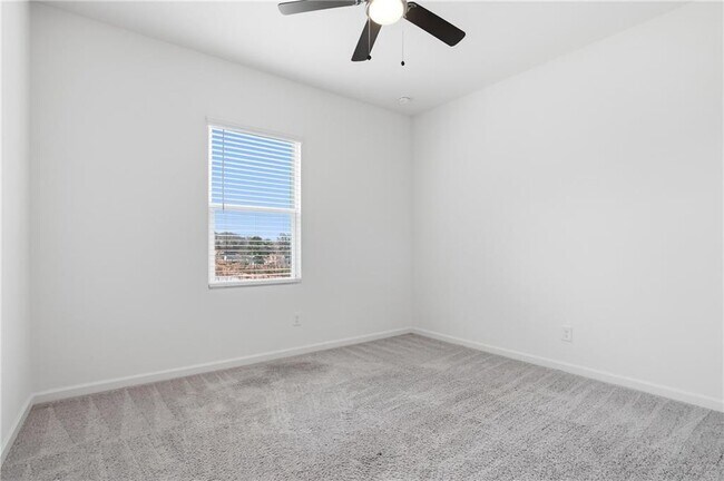 Building Photo - 395 Knightsbridge Ln