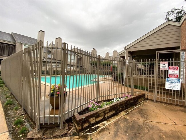 Building Photo - 6701 Sands Point Dr