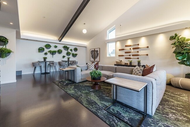 Building Photo - Charming 3-Bedroom, with Office and 2 Bath...