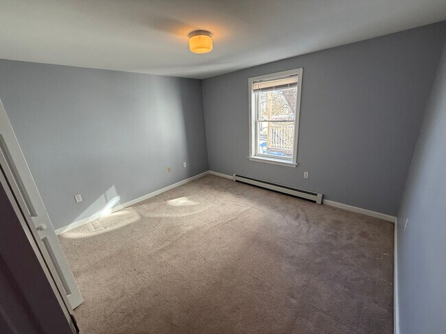 Building Photo - 570 Montgomery St