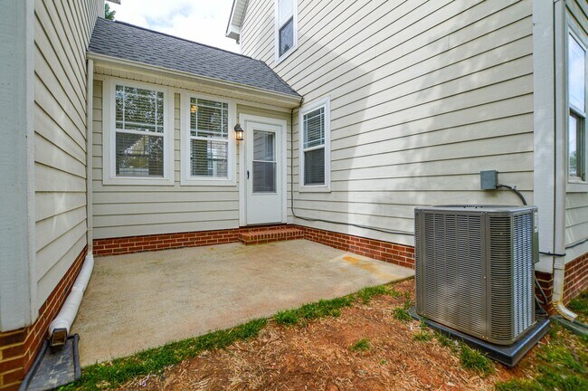 Building Photo - 9020 Ladys Secret Dr