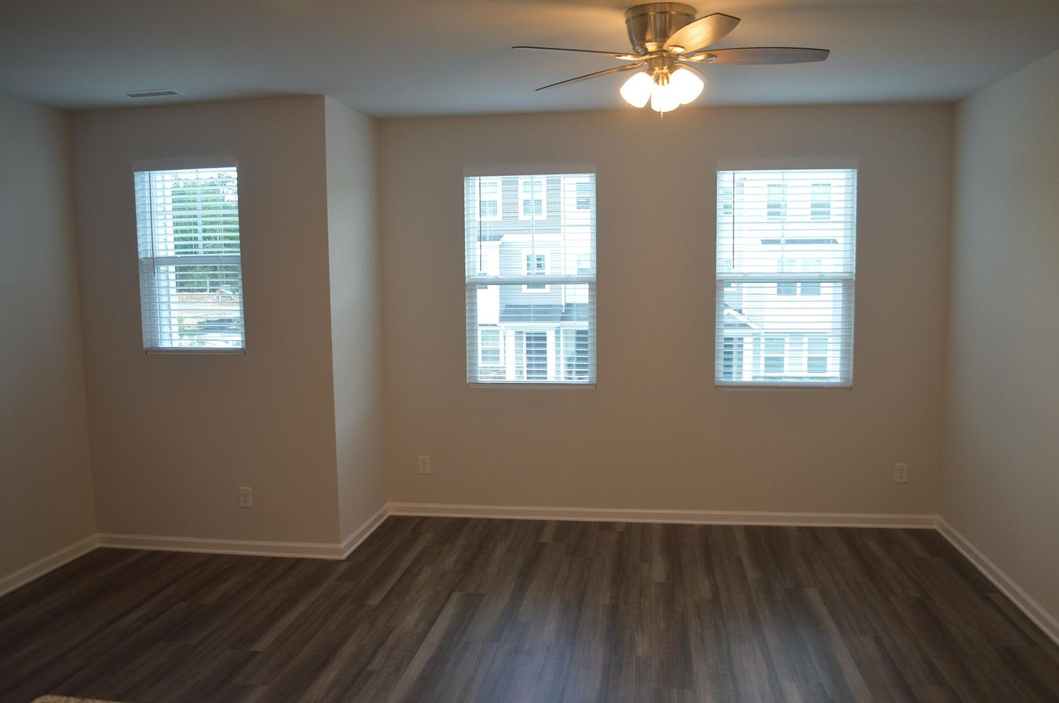 Building Photo - Room in Townhome on Southern Magnolia Dr