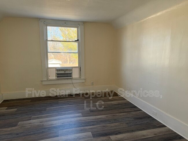 Building Photo - 930 N 11th St