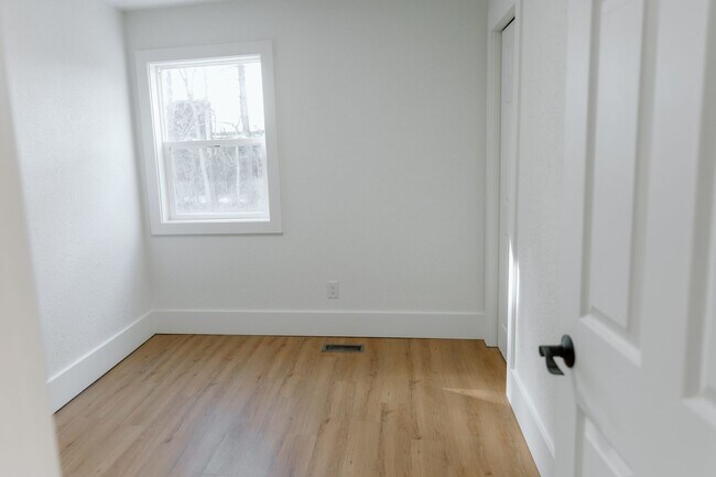 Building Photo - 114 Baker St