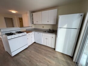 Building Photo - 17 Uni