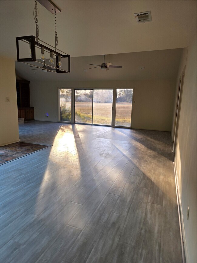 Building Photo - 406 Fox Briar Ln