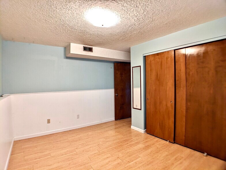 Building Photo - 2746 SE 73rd Ave