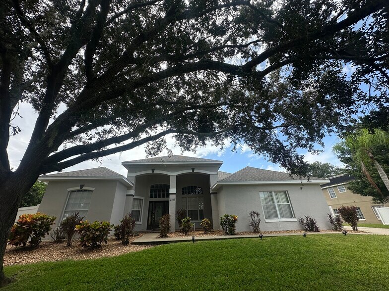 Building Photo - 2726 Formosa Blvd