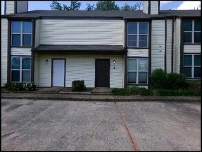 Building Photo - 401 Club Rd