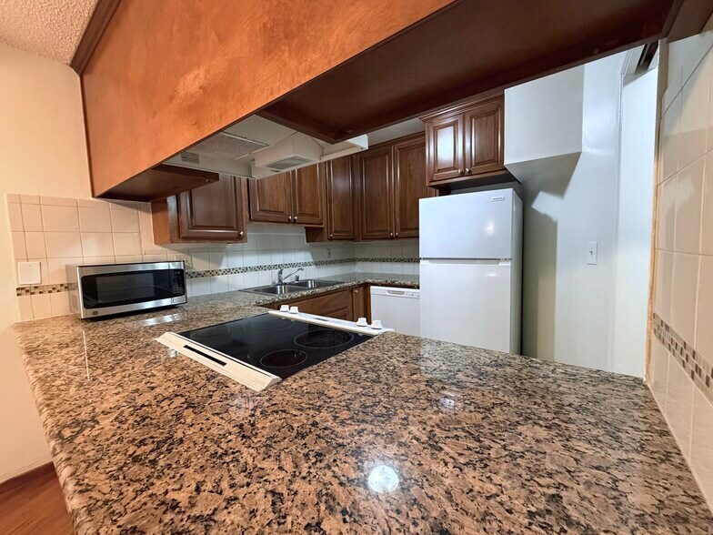 Building Photo - 1930 Ocean Ave