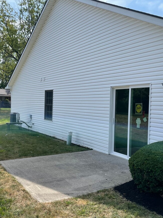 Building Photo - 10717 N Park Ave