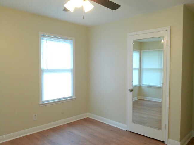 Building Photo - 4026 Brentwood Dr