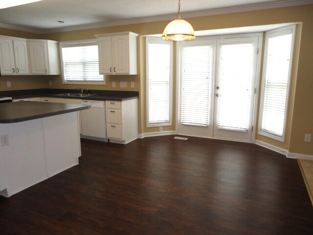 Building Photo - 4205 Clovelly Dr