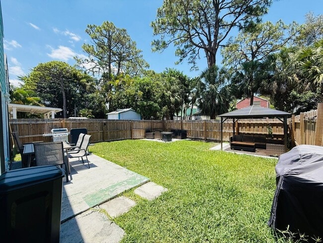 Building Photo - 5831 Thisledown Ct
