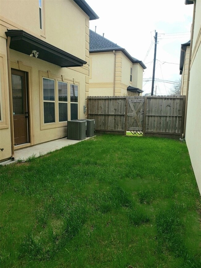 Building Photo - 508 Louise St