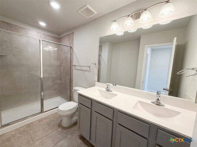 Building Photo - 2432 Ayers Dr