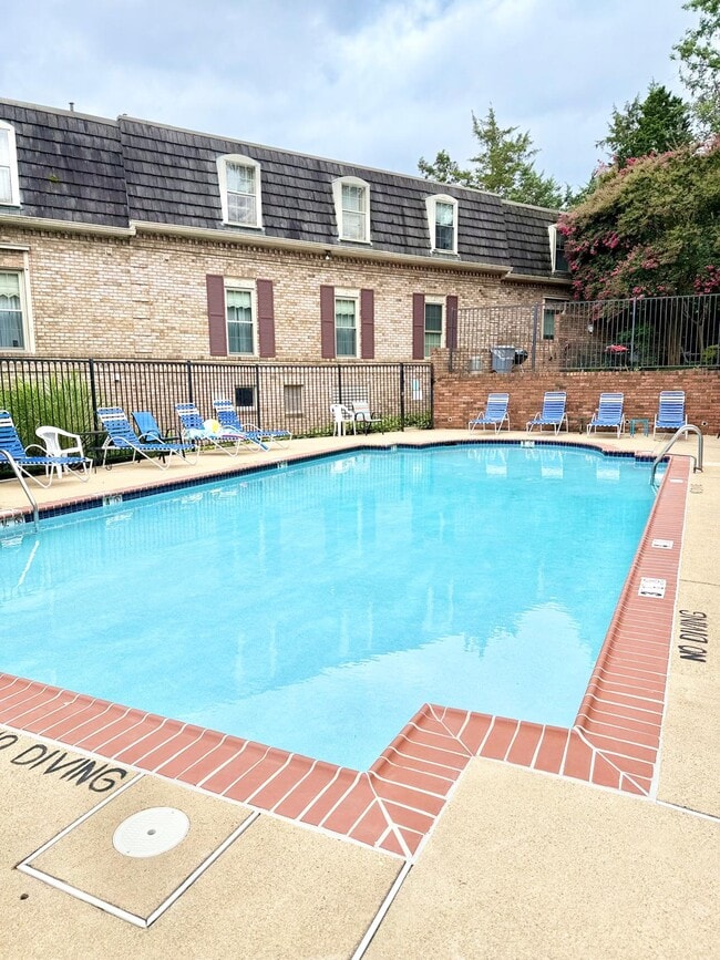 Building Photo - 3109 Patrick Henry Dr
