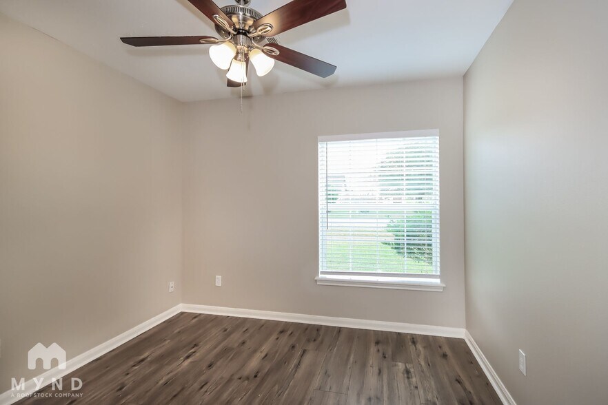 Building Photo - 126 Kellyn Oaks Dr