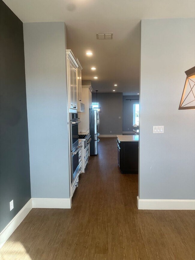 Building Photo - open concept 4bd - rent to own